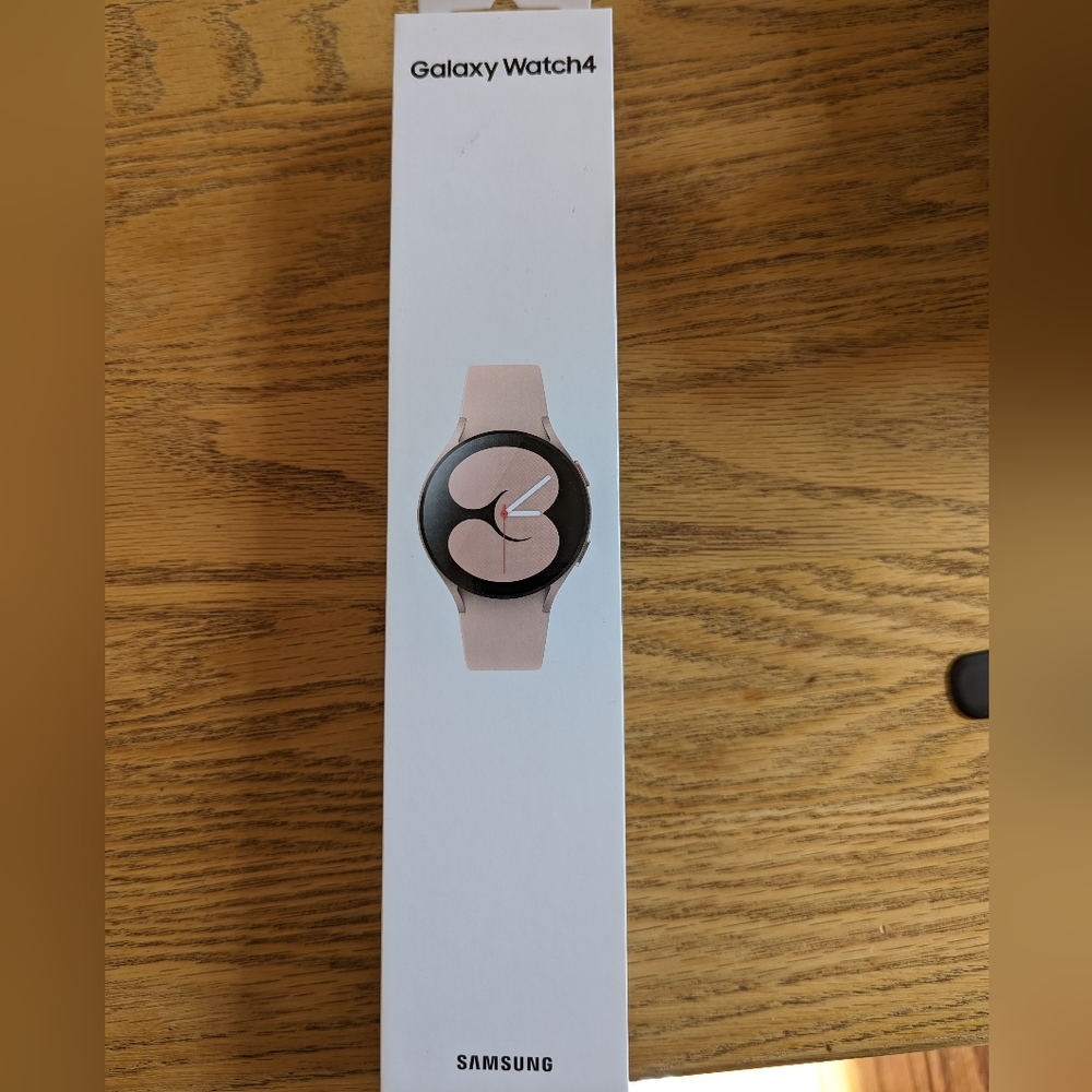 Samsung Galaxy 4 Watch (rose gold and black)